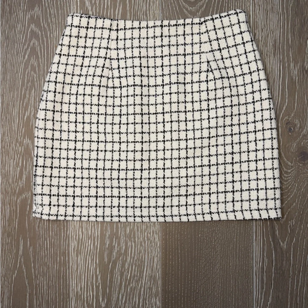 Chic Black and White Checkered Skirt - Picture 7 of 7